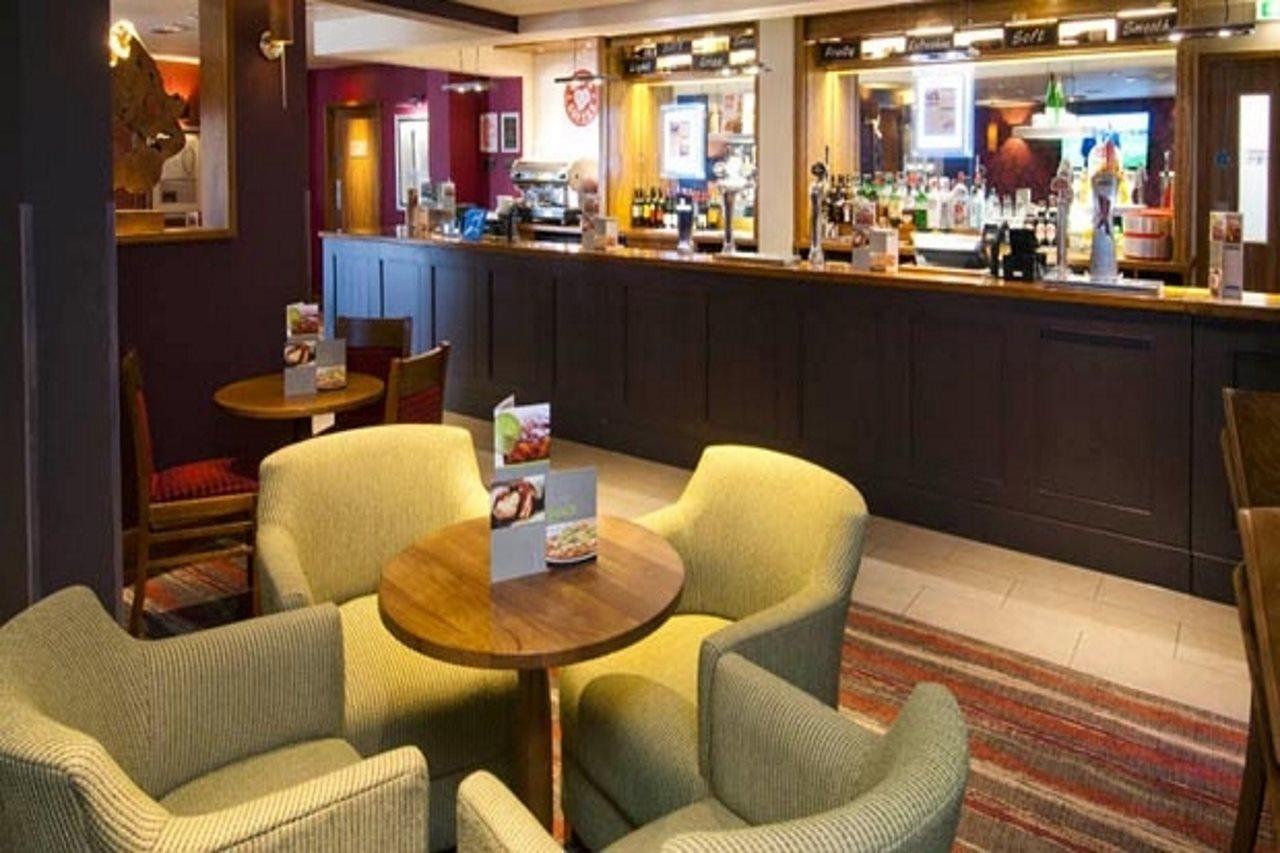 Premier Inn Bristol Cribbs Causeway Filton Экстерьер фото